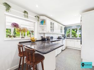 Kitchen/Breakfast Room- click for photo gallery